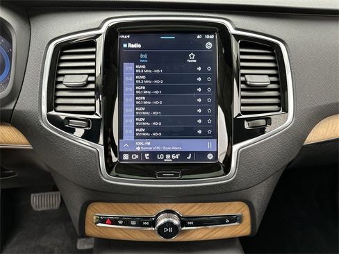 Certified 2025 Volvo XC90 B6 Plus w/ Protection Package Premier image 16