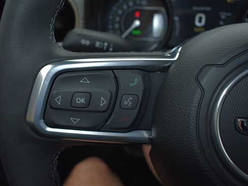 Used 2025 Jeep Wrangler Unlimited Sahara AWD/4WD image 14