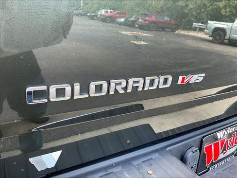 Used 2017 Chevrolet Colorado ZR2 w/ LPO, Premium Interior Package AWD/4WD image 25