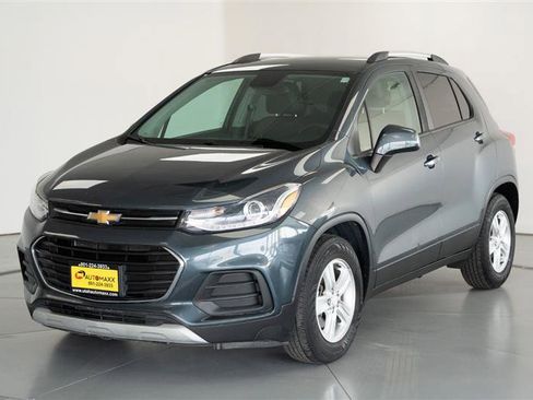 Used 2021 Chevrolet Trax LT w/ Driver Confidence Package image 3