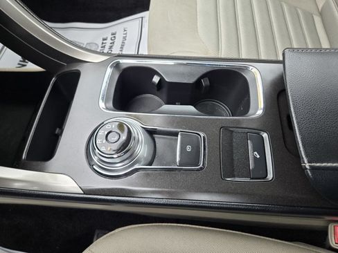 Used 2017 Ford Fusion SE FWD image 11