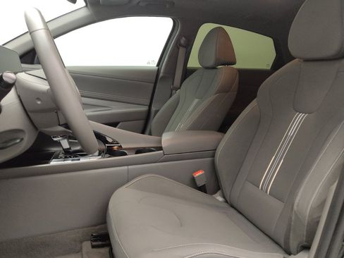 Used 2024 Hyundai Elantra SEL w/ Convenience Package image 17