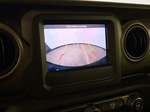 Used 2019 Jeep Wrangler Unlimited Sport S image 4