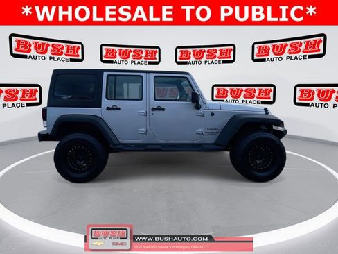 Used 2010 Jeep Wrangler Unlimited Sport image 4