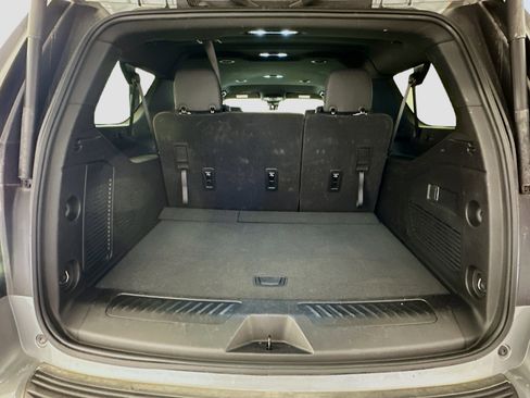 Used 2025 Chevrolet Suburban LT image 31