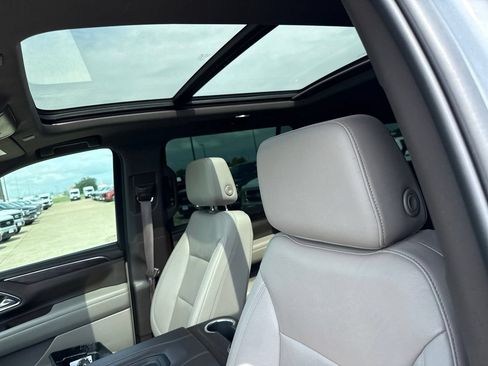 Used 2023 Chevrolet Suburban Z71 w/ Luxury Package AWD/4WD image 21