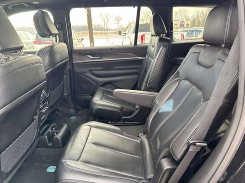 Used 2024 Jeep Grand Cherokee L Limited w/ Luxury Tech Group II image 8