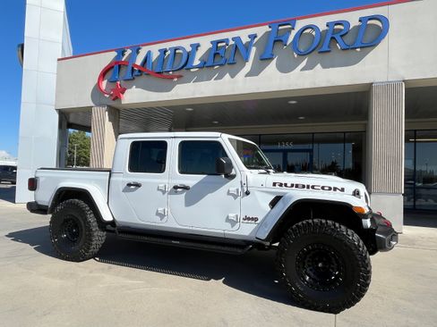 Used 2021 Jeep Gladiator Rubicon w/ Cold Weather Group AWD/4WD image 4