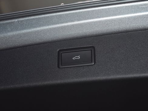 New 2026 Volkswagen Tiguan SE image 25