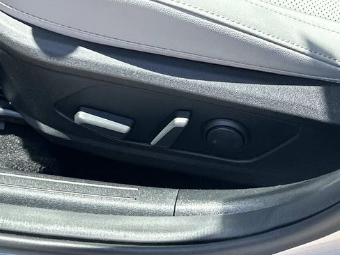 Certified 2022 Hyundai Elantra Limited FWD image 16