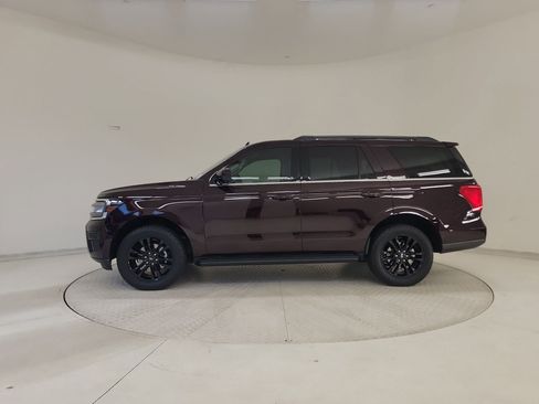 Used 2024 Ford Expedition XLT RWD image 2
