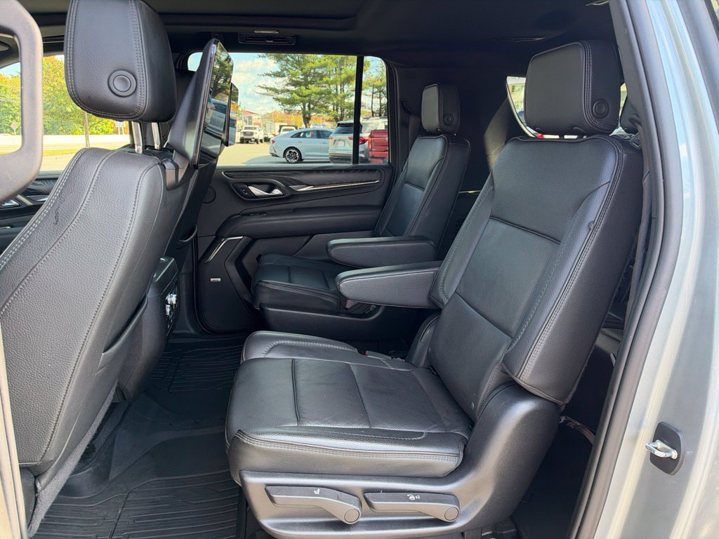 Used 2023 GMC Yukon XL Denali w/ Denali Reserve Package AWD/4WD image 23