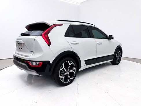 Certified 2024 Kia Niro EX Touring image 17