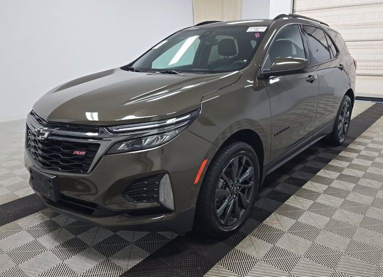 Used 2023 Chevrolet Equinox RS w/ LPO, Floor Liner Package AWD/4WD image 2