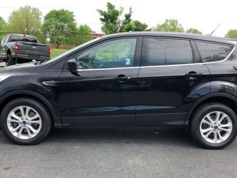 Used 2017 Ford Escape SE AWD/4WD image 2