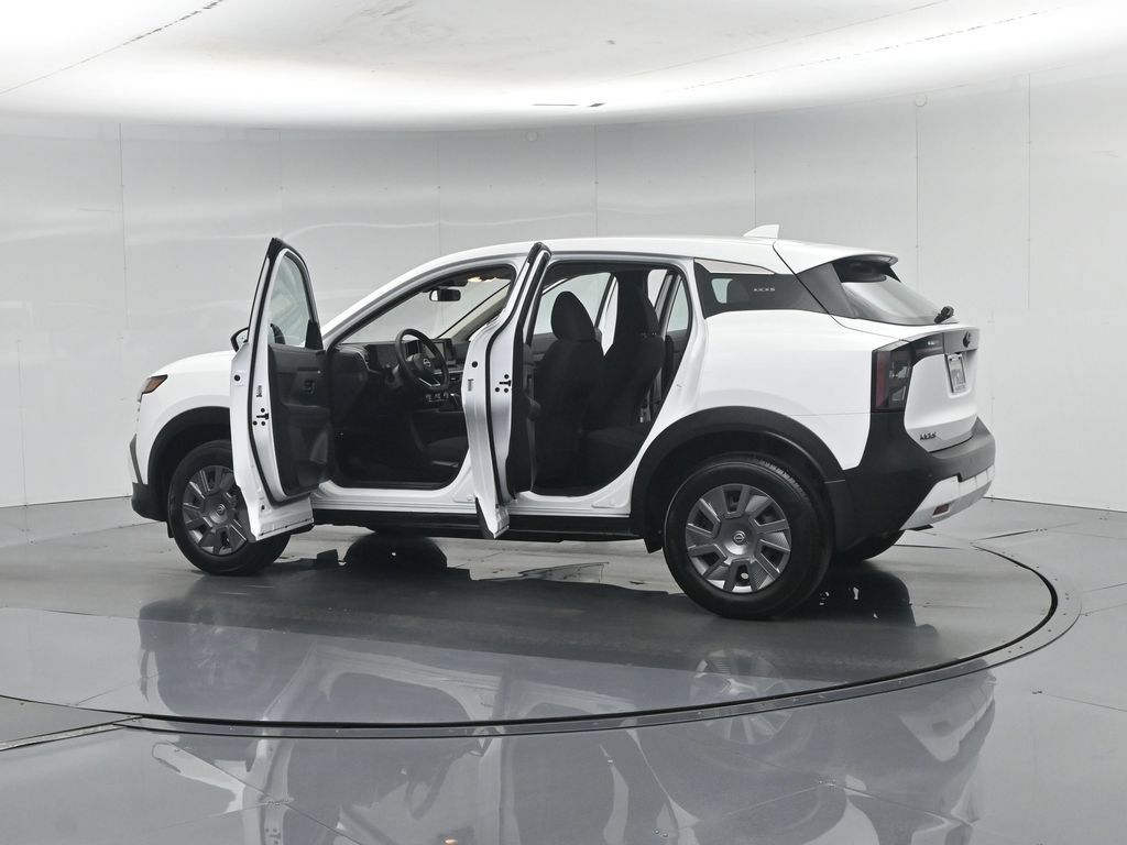 Used 2025 Nissan Kicks S FWD image 33