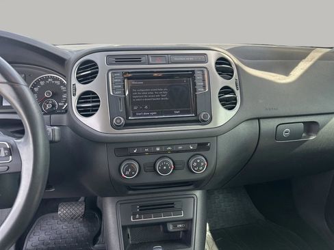 Used 2017 Volkswagen Tiguan S FWD image 16