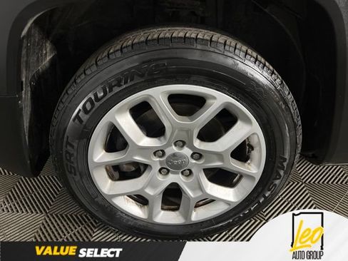 Used 2018 Jeep Renegade Latitude w/ Popular Equipment Group FWD image 25