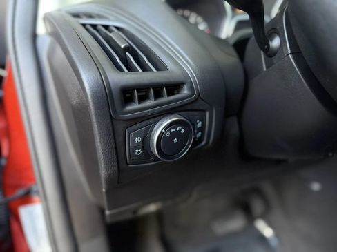 Used 2018 Ford Focus SEL FWD image 28