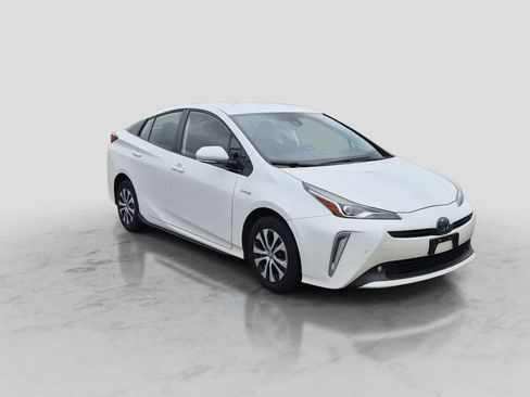 Used 2019 Toyota Prius XLE AWD/4WD image 2