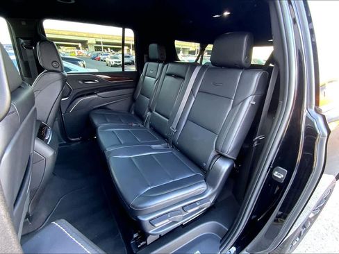 Used 2023 Cadillac Escalade ESV Luxury RWD image 29