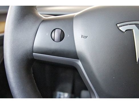 Used 2023 Tesla Model Y Long Range AWD/4WD image 17