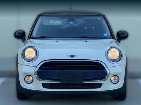 Used 2018 MINI Cooper 2-Door Hardtop image 3