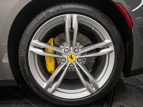 Used 2018 Ferrari GTC4Lusso AWD/4WD image 37