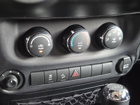 Certified 2016 Jeep Wrangler Unlimited Sport w/ Quick Order Package 24S AWD/4WD image 9