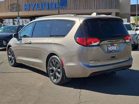 Used 2018 Chrysler Pacifica Touring-L FWD image 8