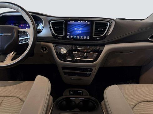 Used 2018 Chrysler Pacifica Limited w/ Advanced Safetytec Group FWD image 25