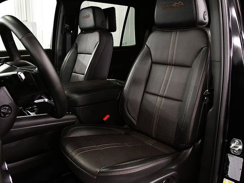 Used 2025 Chevrolet Tahoe High Country AWD/4WD image 26