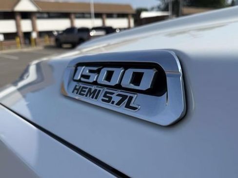 Used 2019 RAM 1500 Laramie AWD/4WD image 10