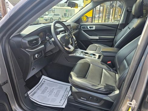 Used 2022 Ford Explorer XLT w/ Equipment Group 202A AWD/4WD image 11