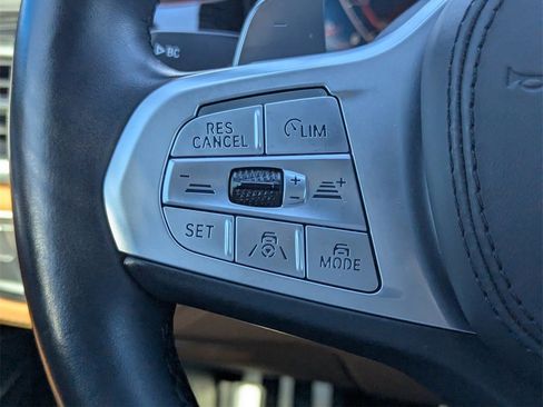 Used 2022 BMW 740i w/ M Sport Package image 21