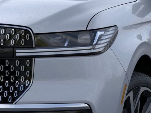 New 2026 Lincoln Navigator L Reserve AWD/4WD image 18