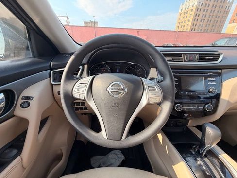 Used 2016 Nissan Rogue SV FWD image 18