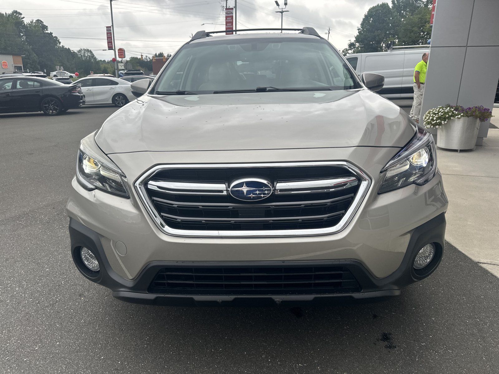 Used 2018 Subaru Outback 2.5i Limited AWD/4WD image 3