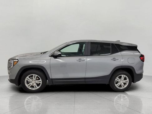 Used 2024 GMC Terrain SLE image 11