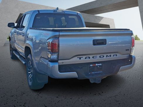 Used 2020 Toyota Tacoma TRD Sport image 4
