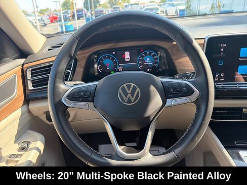 Used 2024 Volkswagen Atlas SE w/ Panoramic Sunroof Package FWD image 17