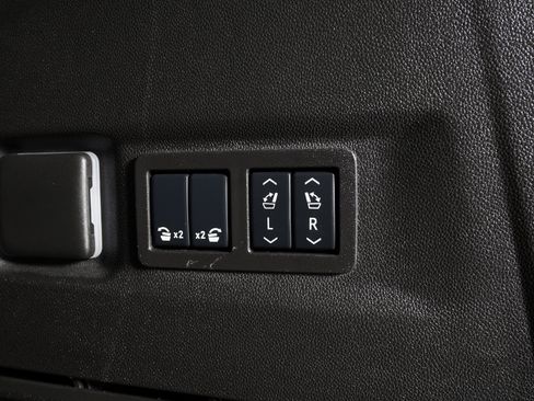 Used 2025 GMC Yukon XL Denali Ultimate image 14