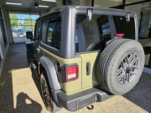 Used 2026 Jeep Wrangler Sport AWD/4WD image 4
