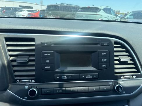 Used 2017 Hyundai Elantra SE FWD image 22