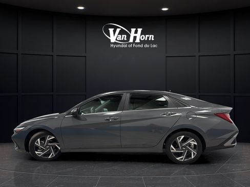 Used 2024 Hyundai Elantra SEL w/ Convenience Package FWD image 4