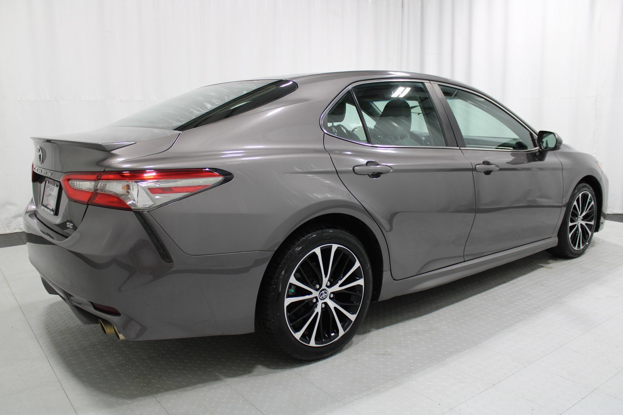 Used 2018 Toyota Camry SE FWD image 6