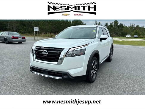 Used 2025 Nissan Pathfinder Platinum w/ Cargo Package FWD image 1