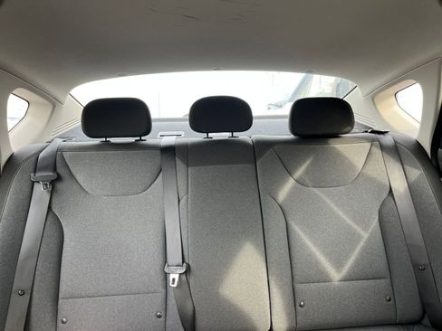 Used 2025 Kia K4 LXS image 38