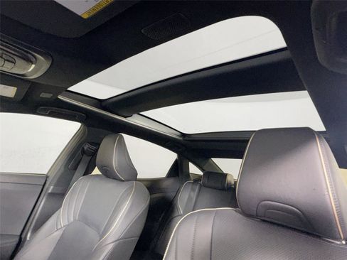 Used 2023 Toyota Crown Limited image 6