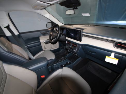 New 2026 Ford Maverick Lariat image 17